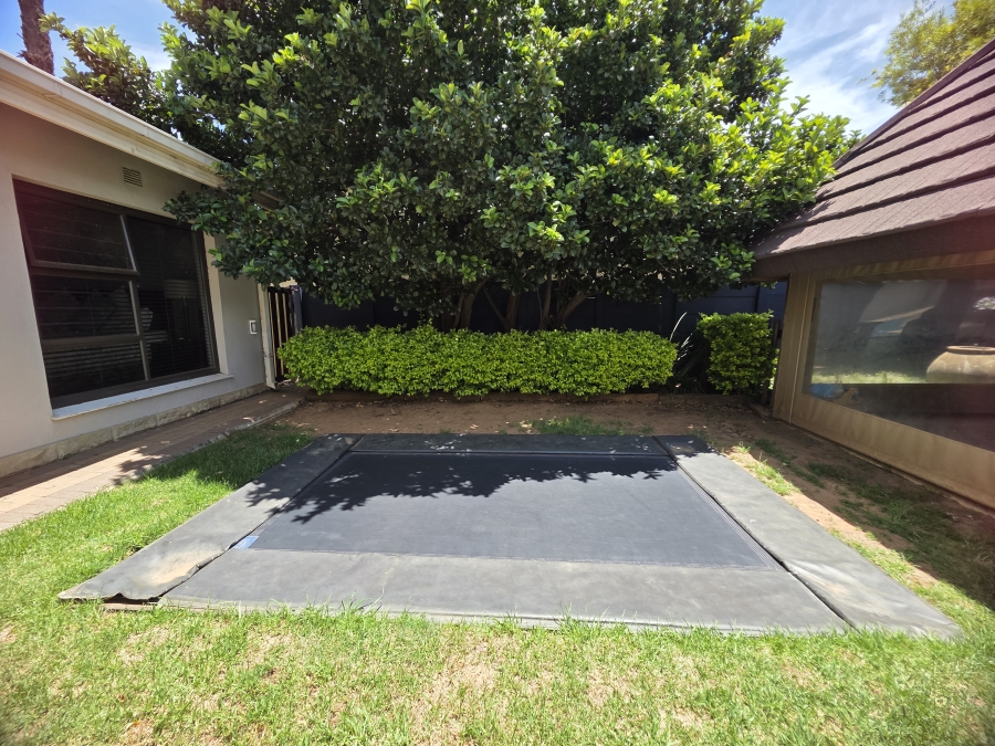 To Let 6 Bedroom Property for Rent in Riebeeckstad Free State